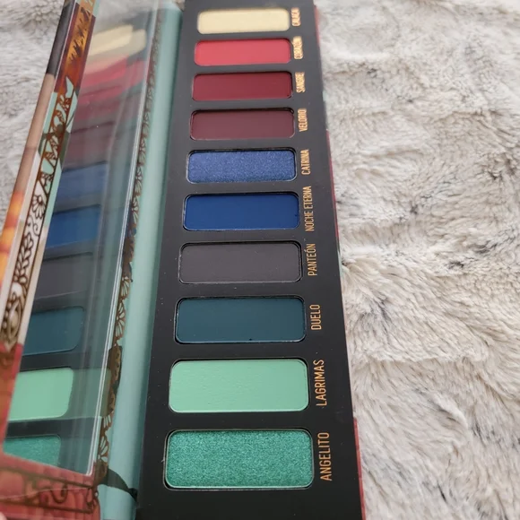 Muerte Eyeshadow Palette Melt Cosmetics - Picture 4 of 13